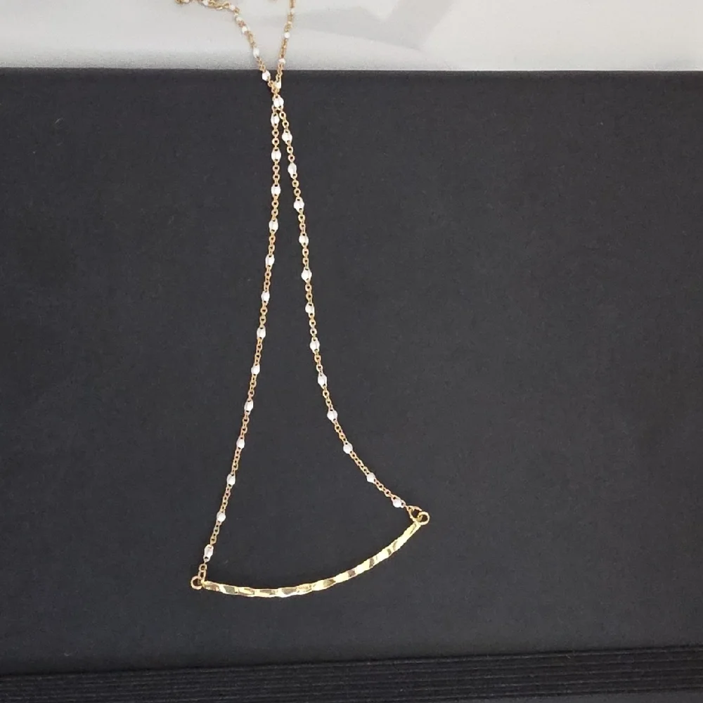 Elegant Gold Chain Necklace with subtle white beads - Picture 6 of 7